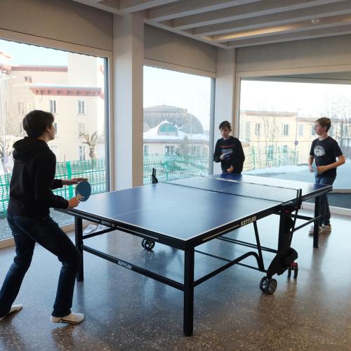 Table de ping-pong au rez-de-chaussée