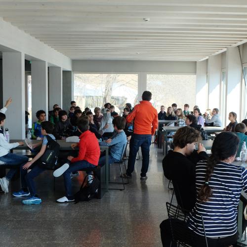 Salle à manger de 100 couverts 